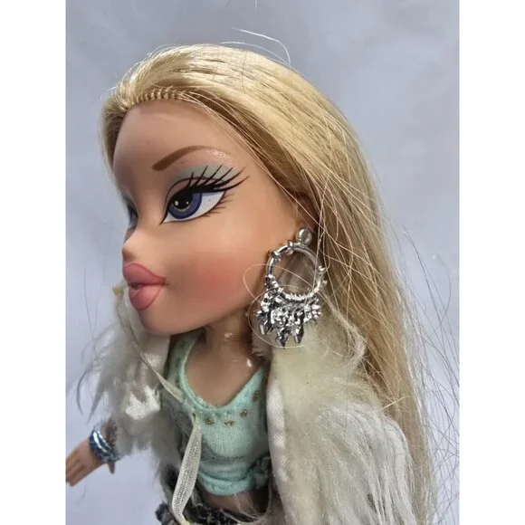 Bratz Talking Cloe Fashion Doll With Base- Base Issues- Read Description - Picture 12 of 16